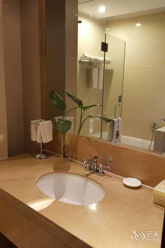 Golden Dragonball Hotel Γκουιλίν Εξωτερικό φωτογραφία