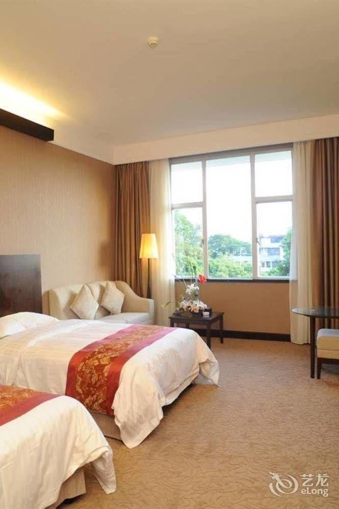 Golden Dragonball Hotel Γκουιλίν Εξωτερικό φωτογραφία